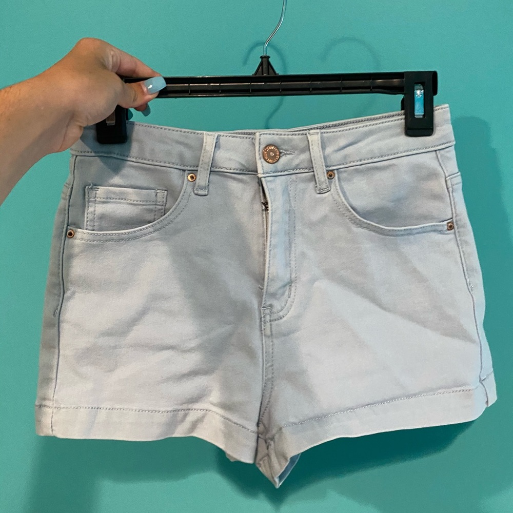 FOREVER 21 LIGHT DENIM SHORTS